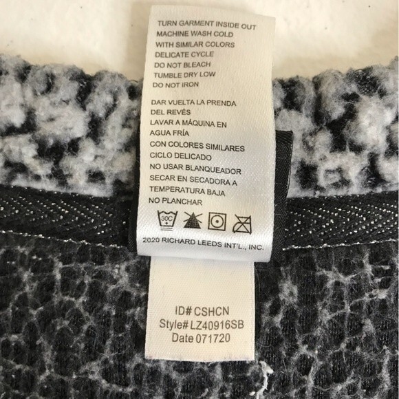 Disney Nightmare Before Christmas Jack Skellington Gray Sherpa Top Womens Medium - Picture 9 of 11